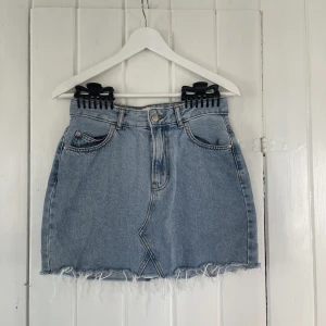 Jeanskjol - Fint skick! Jeanskjol från carlings Säljer pga för liten