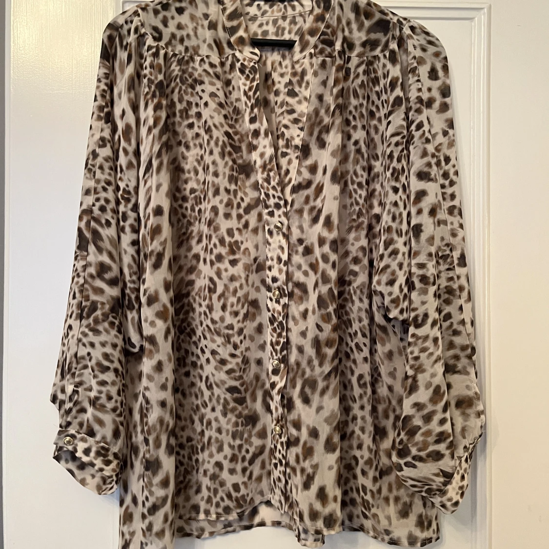 Leopardmönstrad blus
