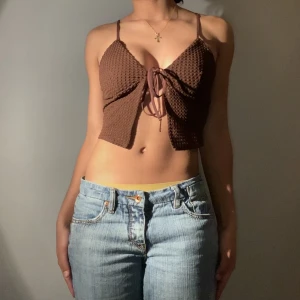 Brown tie knit top - Jättesöt brun knyttopp (stickat-ish material). 