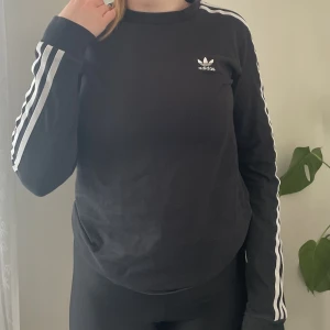 Adidas tröja - Adidas tröja i storlek XS