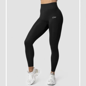 Icaniwill tights  - Fina tights från Icaniwill. Köpta på Plick men passade tyvärr inte som jag ville. Define seamless tights i svart. Köpare står för frakt 💗