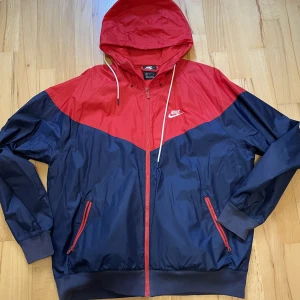 Nike jacka  - Nytt skick Storlek m