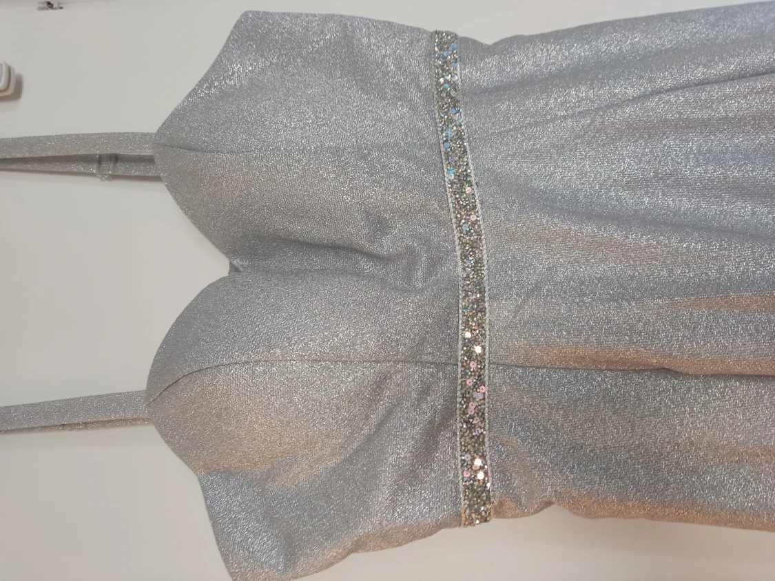 Vacker silvrig balklänning  - 90