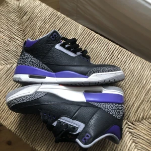 Jordan 3 court purple - Jordan 3 court purple i bra skick. Condition 8/10. Nypris 1600, box följer med