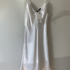 Silkes klänning  - Super fin men inte kommi till användning, prislapp kvar 