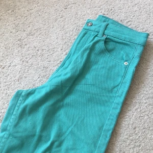Jeans  - Fina jeans använda en gång Säljs för att de inte används Jättebra skick