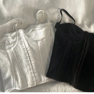 Vit korsett  - Vit korsett köpt på shein i storlek xs (den svarta är redan såld!) I fint skick, nypris 159 men jag säljer den för 50! Läs min bio innan ni köper! 🫶🏻 (reserverad!)