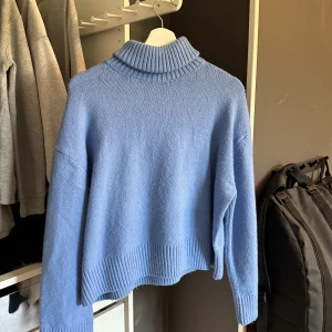 Stickad träja - Strl s från H&M