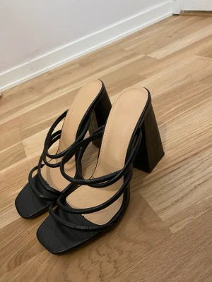 Klack - Otroligt fina klackar som inte är använda