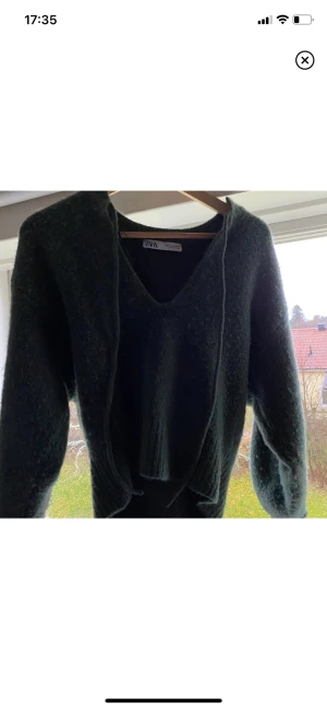 Stickad tröja  - Sköljer min zara stickade topp! Är i nyskick och inga diffekteer. Frakt ingår ej❤️❤️