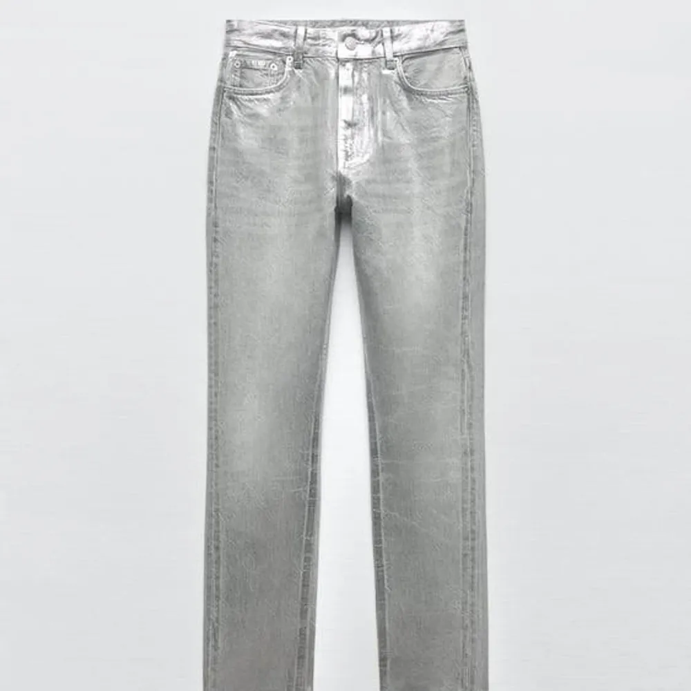 Säljer dessa då dom inte kommer till användning mer. Använda 1-2 gånger så är som nya🌟ordinarie pris 559kr . Jeans & Byxor.