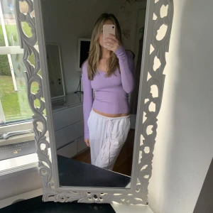 Lila/rosa topp - Säljer denna superfina topp. Aldrig använd, bara provad. Prislappen kvar. Köparen står för frakten💓