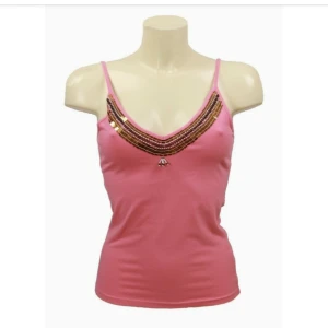 Toppwear, M - En ny/oanvänd topp från INSTINCT  Material: 92% Bomull 8% Elastan Tvätt: 40 Grader Storlek: M Färg: rosa  OBS! Titta gärna på andra annonser där finns olika storlekar och färger.