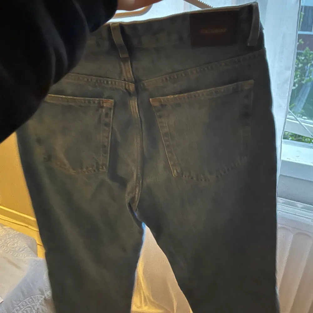 Blå pull&bear jeans som jag använt några gånger men gillar inte passformen på just mig. Jeans & Byxor.