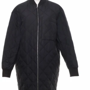 Quiltad jacka från arket  - Jacka från arket i storlek 36. Jackan är använd men i fint skick. 