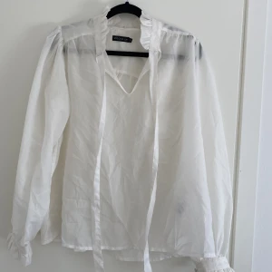 Vit tunn blus - Fin tunn mesh blus!