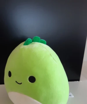 Squishmallow - Squishmallow, 19cm. Bara stått på en hylla. Ingen tag.