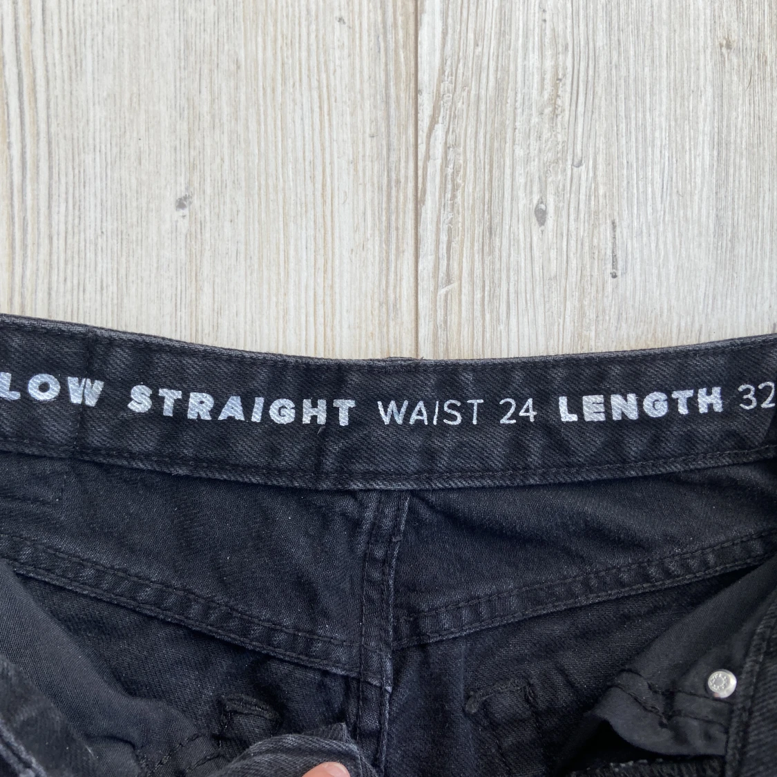 Lågmidjade svarta byxor  - 90