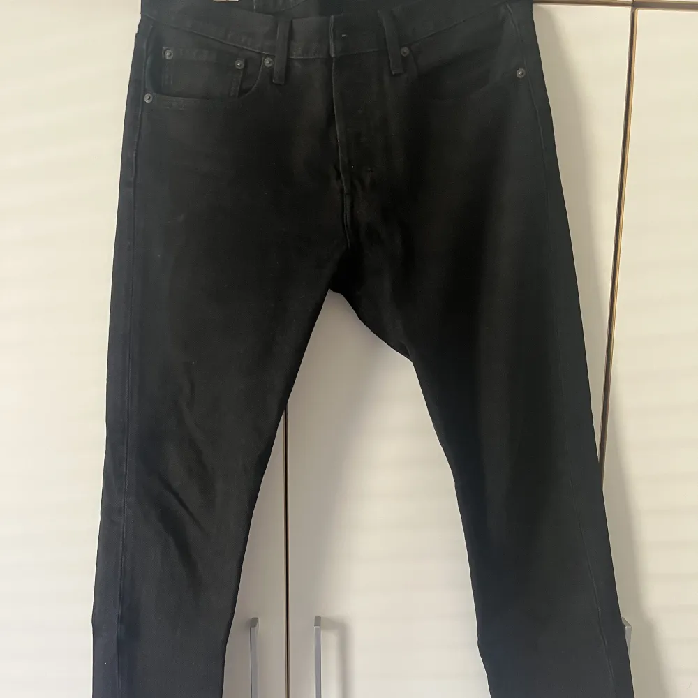 Svarta Levis jeans W32 L 34, bra skick. Jeans & Byxor.