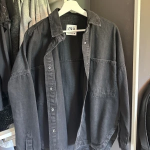 Zara overshirt - Strl xs, aldrig använd 