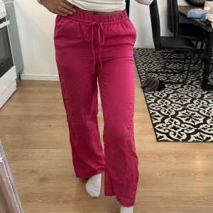 Linnebyxor  - Linnebyxor från hm, har aldrig använt dom så tagsen är fortfarande på 🫶🏼