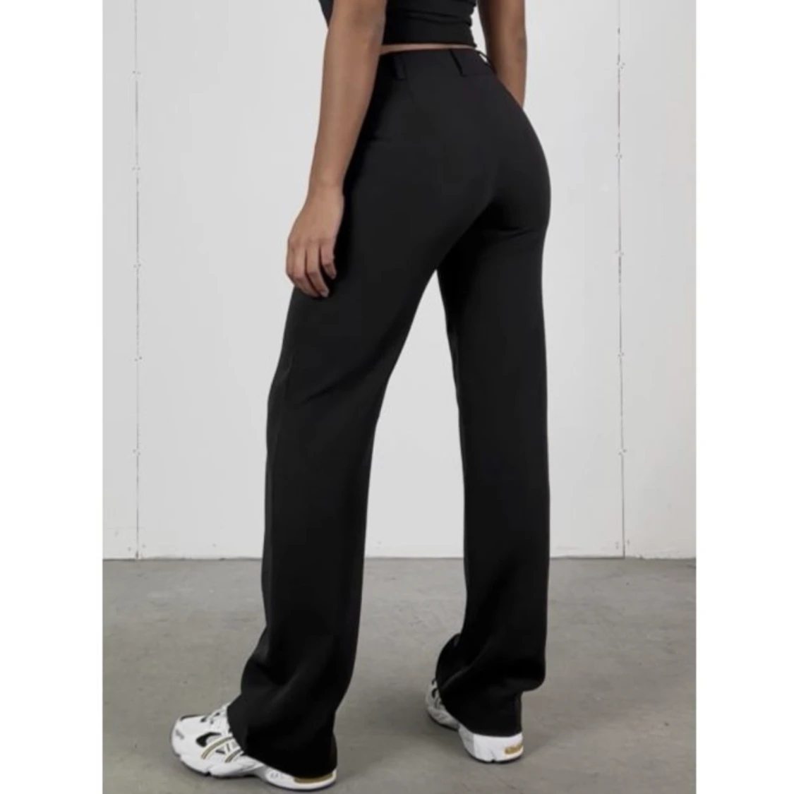 svarta mid waist kostymbyxor från madlady  - 90