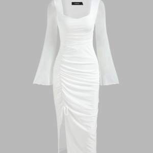 En vit klänning i storlek S, från Cider. Klänningen är oanvänd och passar bra som studentklänning. Pris kan diskuteras.
