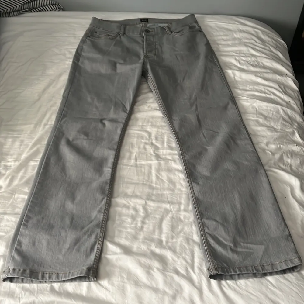 Sköna jeans från Montén. Använda fåtal gånger, då storleken varit för liten. Ser knappt använda ut, och inget synligt slitage.. Jeans & Byxor.