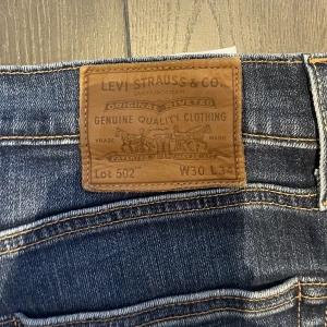 Levi jeans - Jeans  Skick 8/10 Storlek 30W 34L
