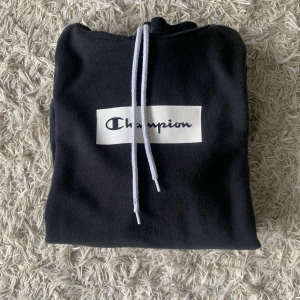 Hoodie - Champion hoodie i fint skick, storlek S. Nypris ca 649, mitt pris  350 