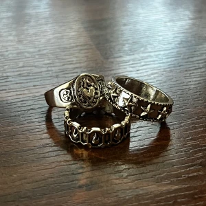 Nya snygga ringar - Supersnygga ringar. Skulle säga att storleken är M/L