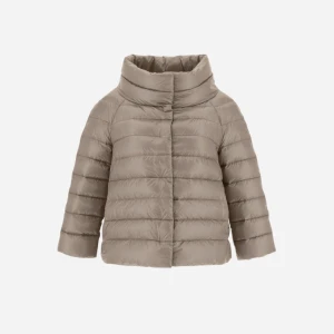 Herno Jacka - Nypris:4500kr 🩷Jättefin jacka från herno väldigt bra skick 🩷köparen står för frakt 😇säljer ändats vid bra bud!! Storlek 42 men det är som en xs/s