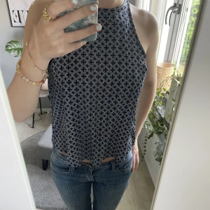 Linne - Säljer detta superfina linne från ginatricot! Köpte det secondhand men är i jättebra skick. Köparen står för frakten 📦