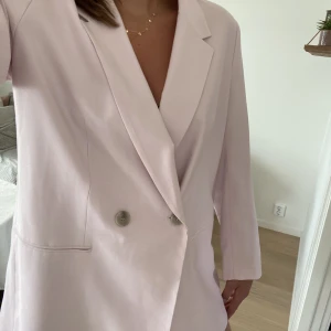 Blazer - Så fin o somrig blazer från H&M, endast använd en gång 💗