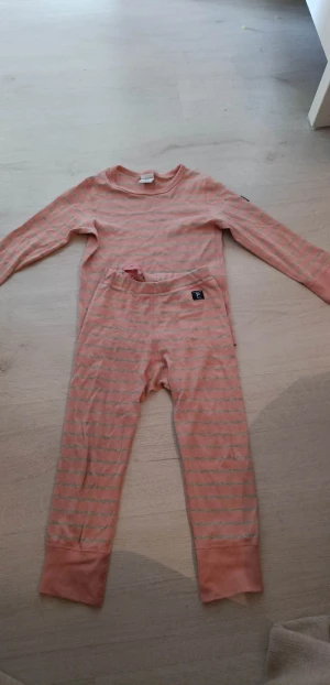 Polarn och pyret  - Fina byxor från polarn och pyret i storlek 92 och ett set. 