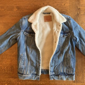 Levi’s denimjacka - Levis denimjacka i storlek M.