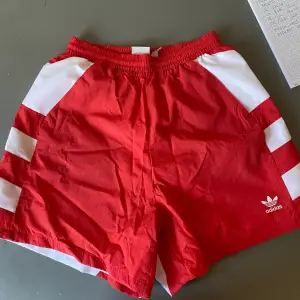 Never worn, in perfect condition 