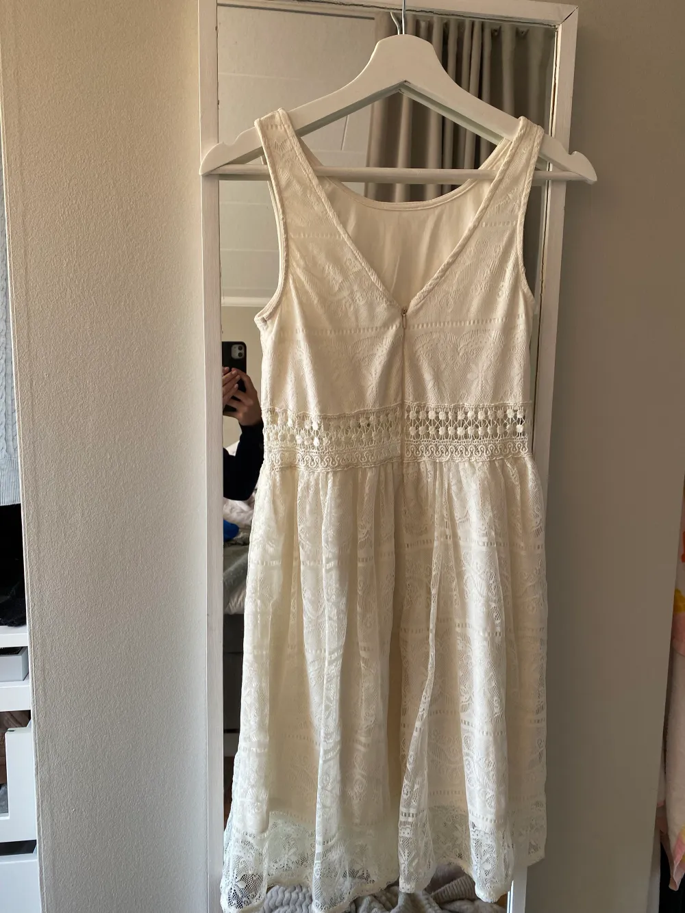 Säljer denna vintage klänningen då den knte kommer till användning!! Den är i mycket bra sick!! Kontakta mig om det är några funderingar 🤩. Klänningar.