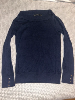 Karen Millen tröja stl S dam - Sparsamt använd finstickat tröja från Karen Millen