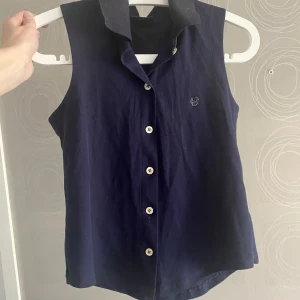 Piké  - Köpt second hand marinblå färg 