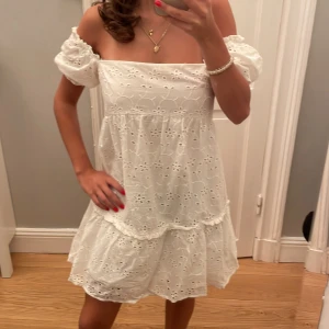 Klänning - Säljer denna superfina klänning som är använd en gång