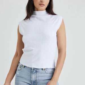 Vit blus - Vit blus från BikBok, super fin passform men kommer inte till användning av mig ☺️