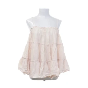 Rosa topp - Köpt på sellpy för ett tag sen, aldrig använd och har lappen kvar🤗💞 storlek xs men passar M också, 100kr+frakt