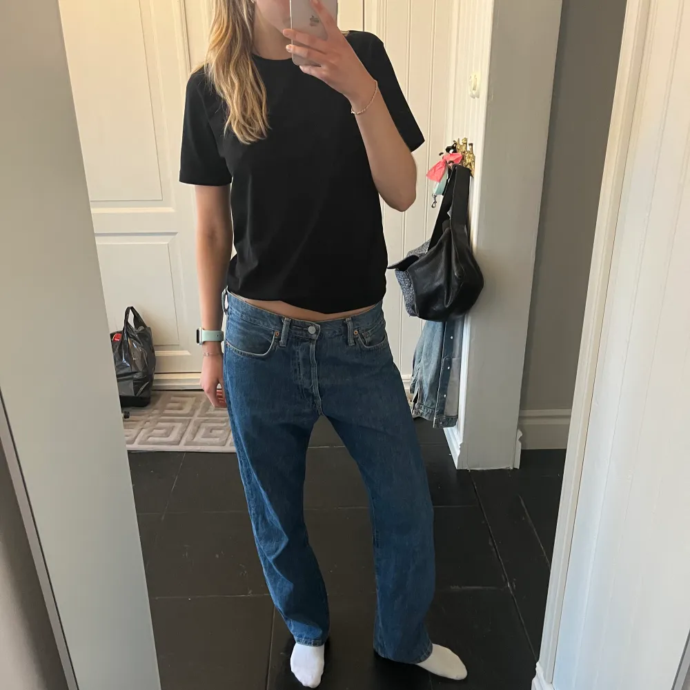 Herr acne jeans, perfekta som Lågmidjade boyfriend jeans. Jag är 175cm och när oftast storlek XS eller S, passar även större storlek . Ordinarie pris 2900kr . Jeans & Byxor.