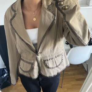 Jacka - Släljer denna jättesöta jacka då den inte kommer till användning💗 passar både xs och s