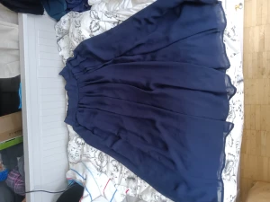 Byxtjol - Flowig byxtjol, inbygda byxor  Säljes då de är för små på mif, ingen stretch i midjan