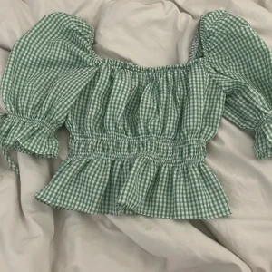 Topp - Grön/vit rutig topp med prislapp kvar
