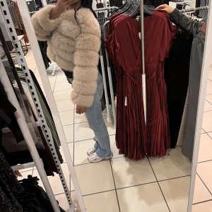 päls jacka - skit fin, nyskick aldrig kommit till användning