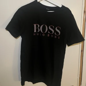 Hugo boss t-shirt  - Hugo boss t-shirt  Skick 8,5/10