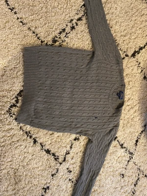 Polo Ralph Lauren  - En fin Ralph Lauren tröja utan några fel på den. Ny pris 1999kr Perfekt till vintern.